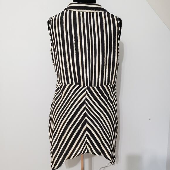 Black and White Sleeveless Collared Tunic Large - Picture 3 of 12